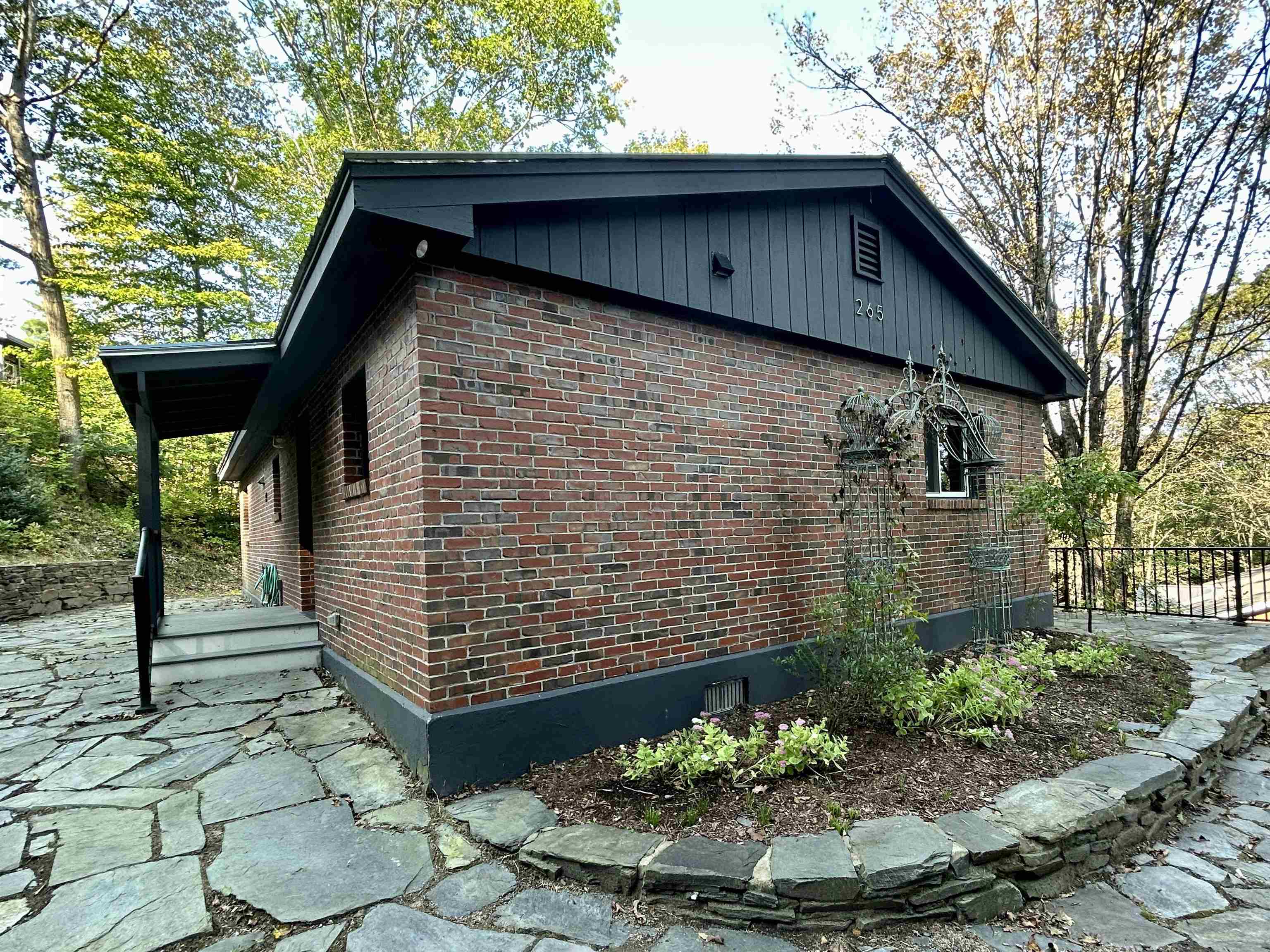 265 Vannorden Road Thetford, VT 05045 - Photo 9 of 21 Gallery Image 9
