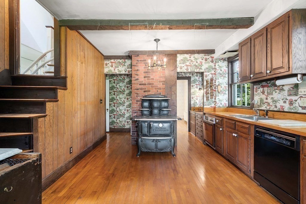 18 Norman Road Newton, MA 02461 - Photo 9 of 33 Gallery Image 9