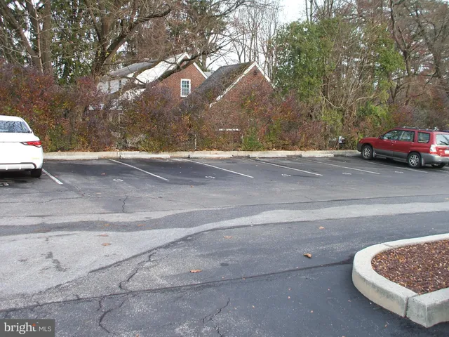 a view of an house with backyard and trees