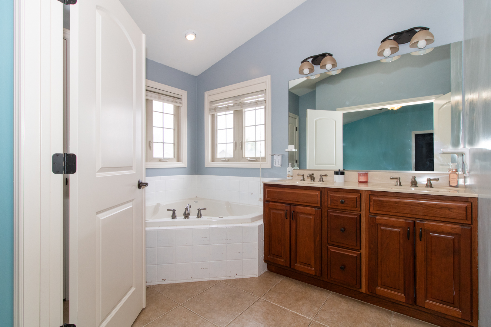 4002 Rockledge Road Bloomington, IL 61705 - Photo 36 of 60 a spacious bathroom with a tub sink and mirror