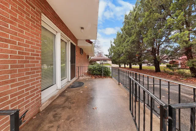 a view of a pathway of a house