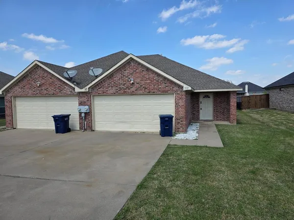 $1,395 | 512 Jack Harris Street, Gunter, TX 75058