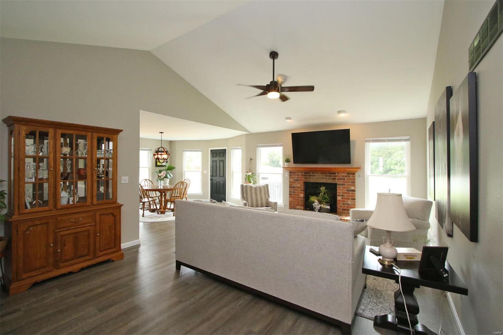 1317 Ridgefield Drive Godfrey, IL 62035 - Photo 11 of 25 Gallery Image 11