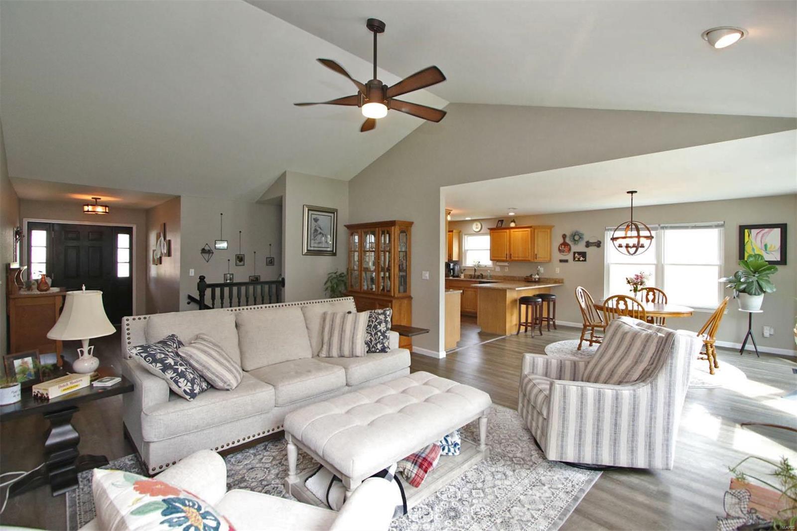 1317 Ridgefield Drive Godfrey, IL 62035 - Photo 12 of 25 Gallery Image 12