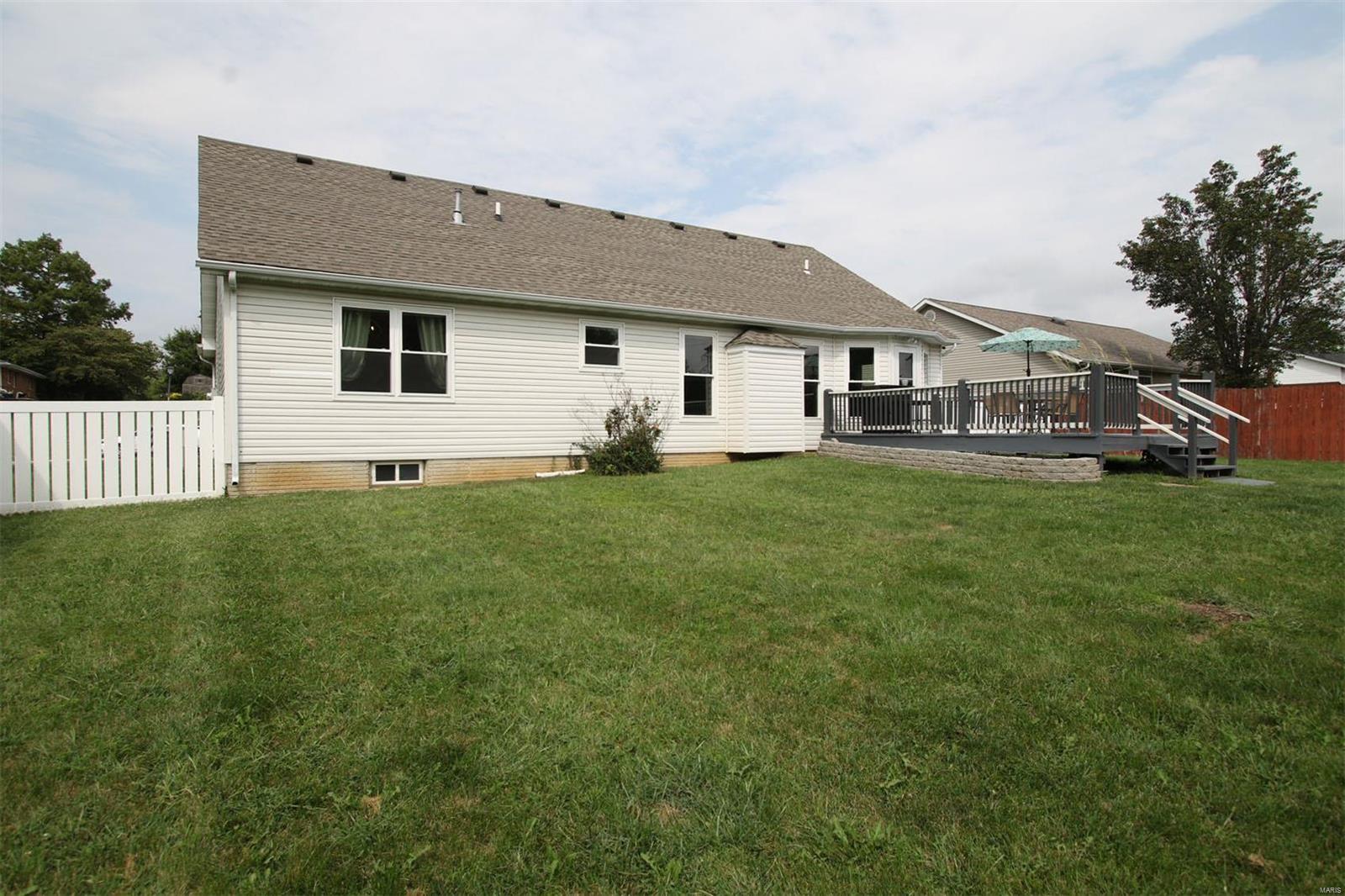 1317 Ridgefield Drive Godfrey, IL 62035 - Photo 4 of 25 Gallery Image 4