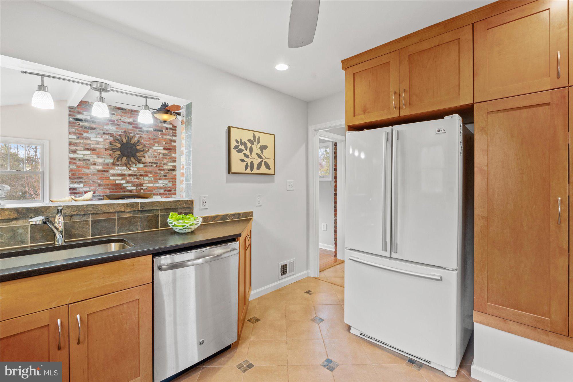 7912 Bainbridge Road Alexandria, VA 22308 - Photo 15 of 32 Kitchen