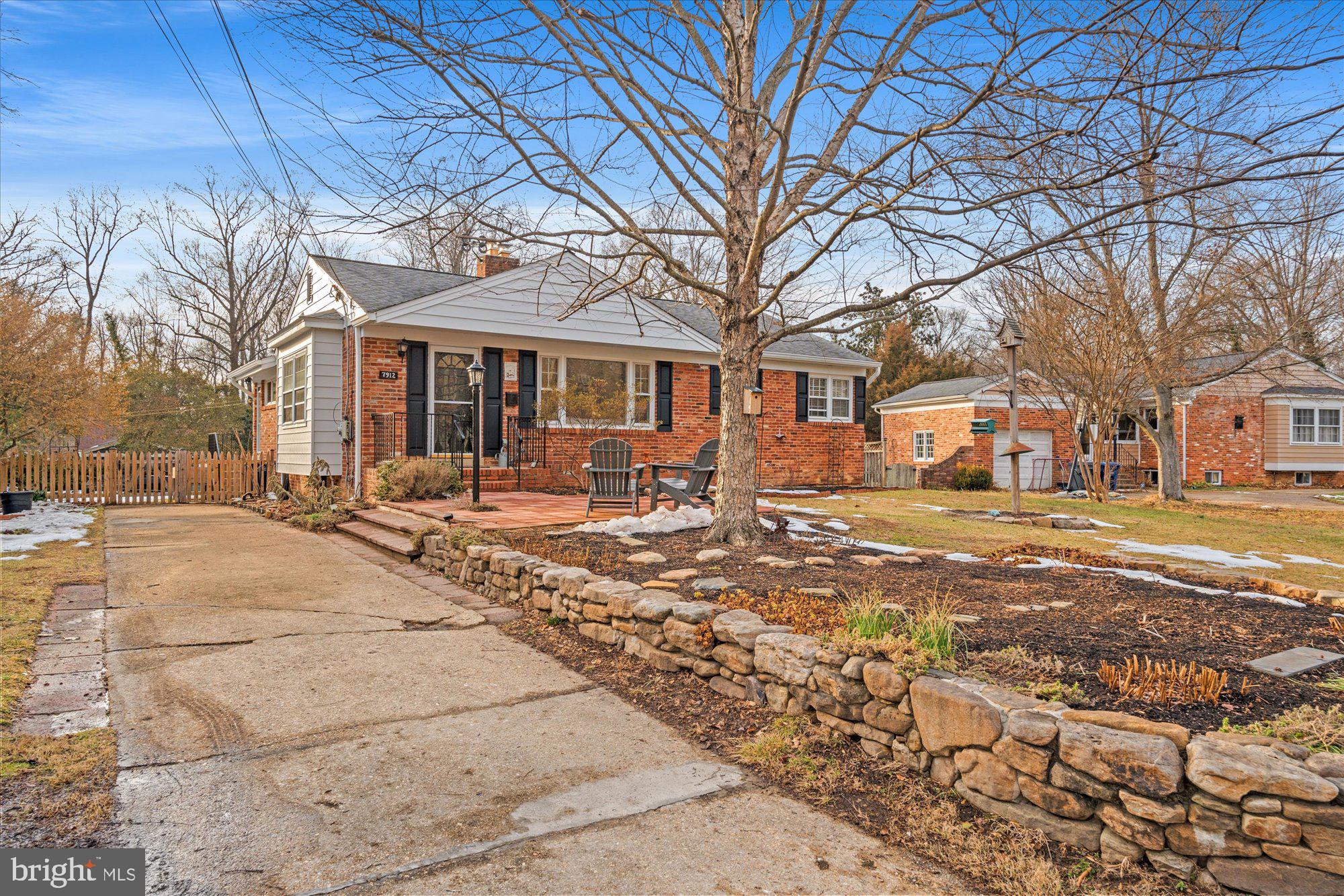 7912 Bainbridge Road Alexandria, VA 22308 - Photo 2 of 32 Long driveway