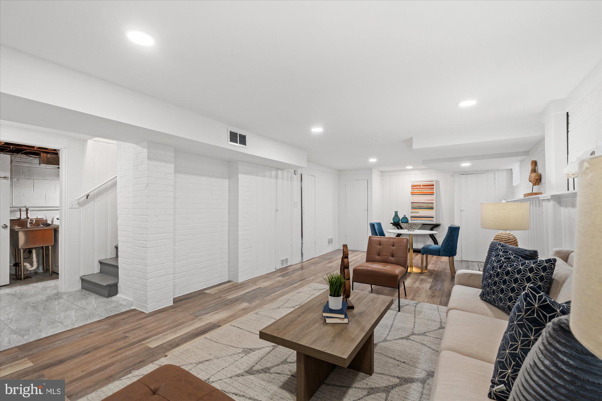 7912 Bainbridge Road Alexandria, VA 22308 - Photo 25 of 32 Family room