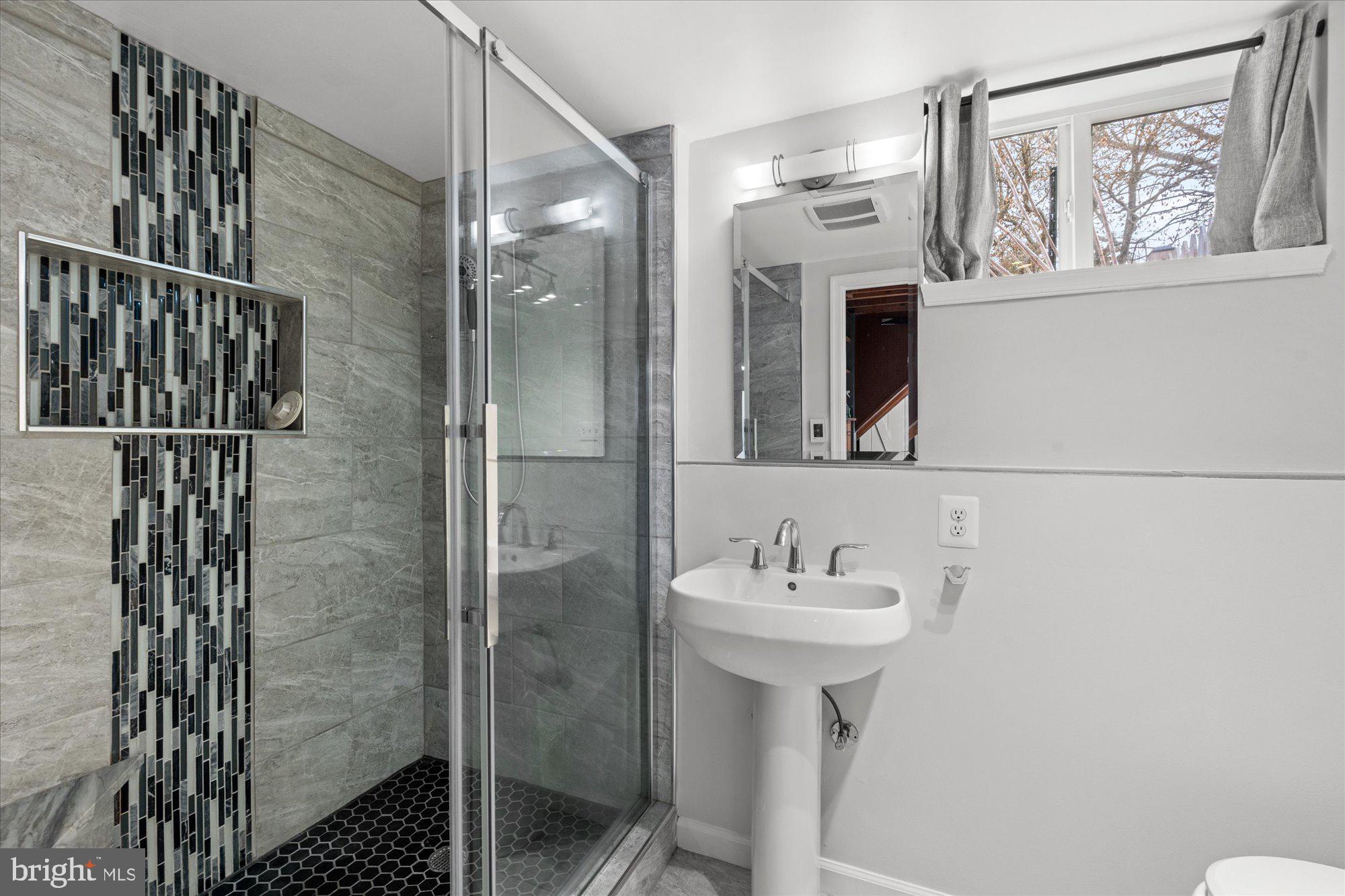 7912 Bainbridge Road Alexandria, VA 22308 - Photo 26 of 32 Bathroom