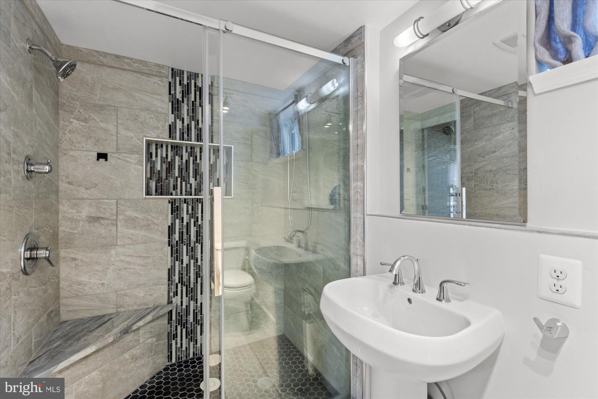 7912 Bainbridge Road Alexandria, VA 22308 - Photo 27 of 32 Bathroom