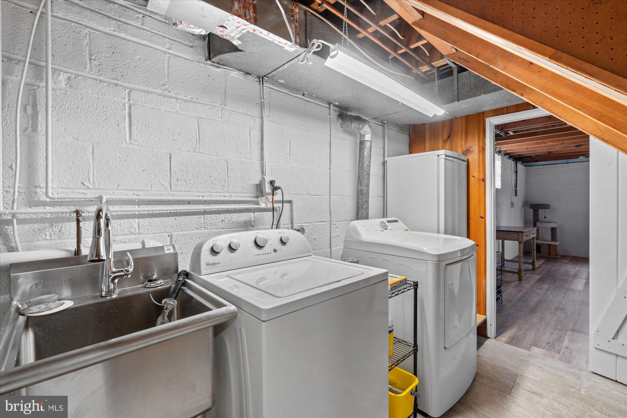7912 Bainbridge Road Alexandria, VA 22308 - Photo 29 of 32 Laundry room