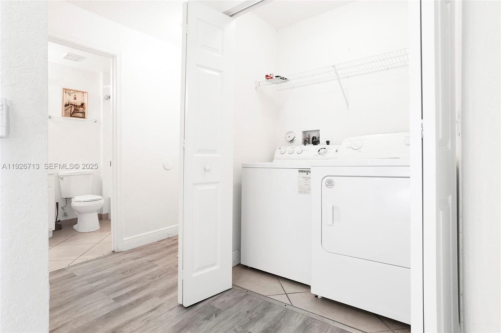 3340 Palomino Drive, Unit 2112 Davie, FL 33024 - Photo 18 of 25 a view of bathroom with bathtub