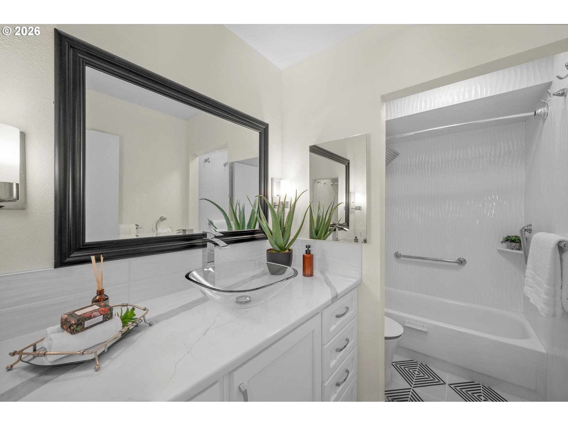 5138 Southwest Santa Monica Court Portland, OR 97221 - Photo 35 of 43