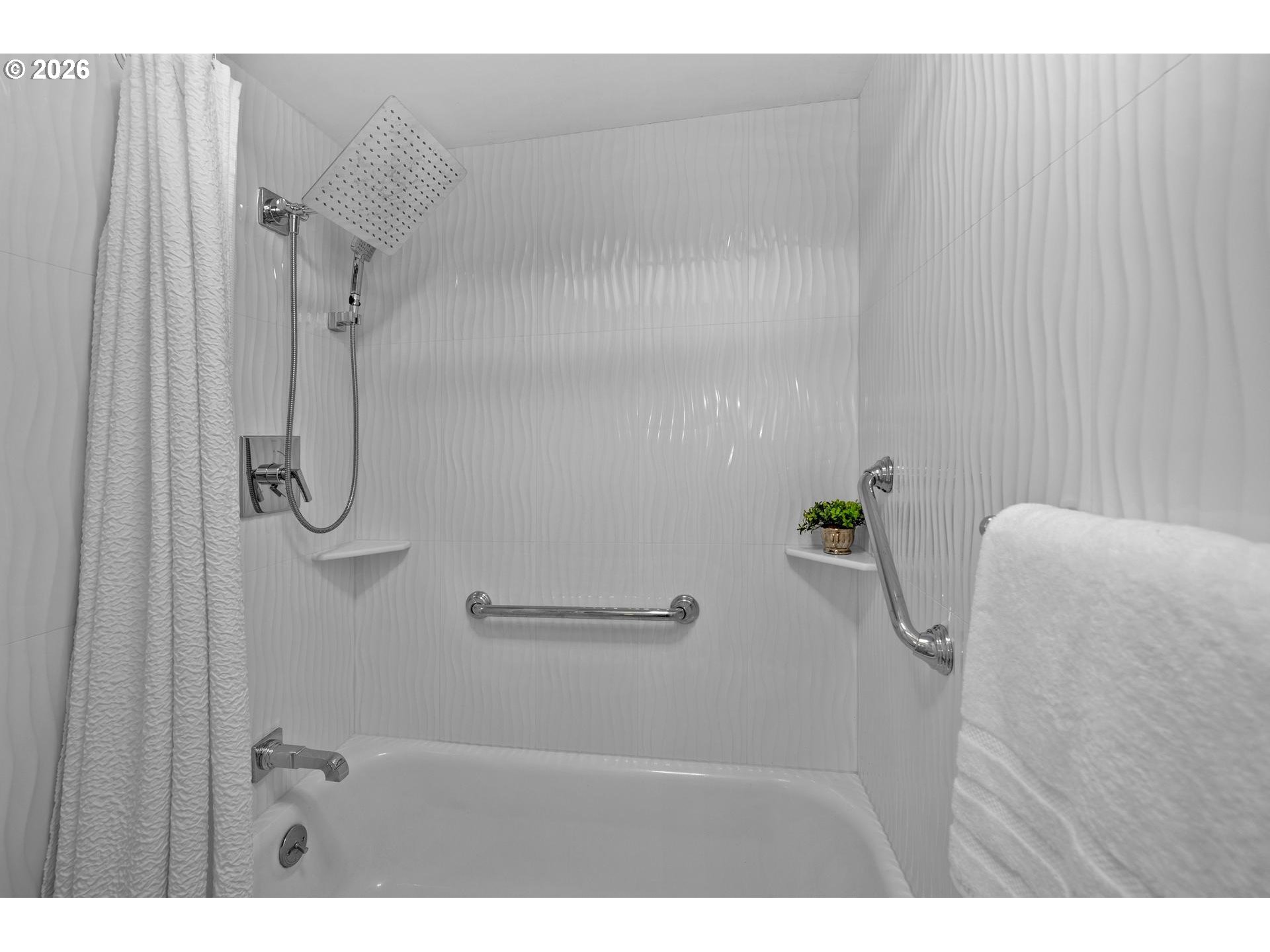 5138 Southwest Santa Monica Court Portland, OR 97221 - Photo 37 of 43