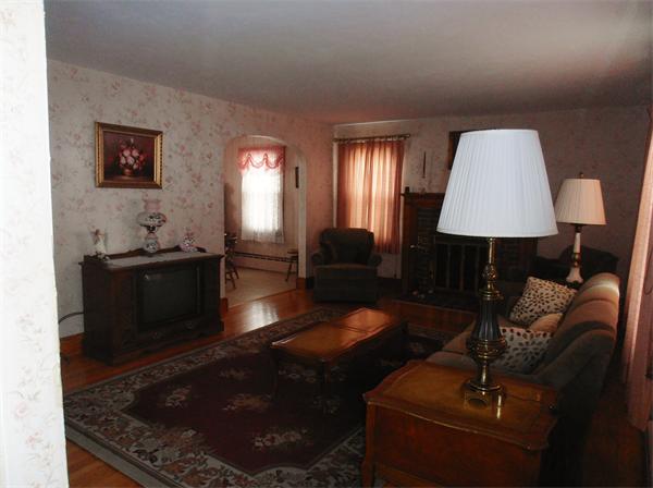54 Denver Street Springfield, MA 01109 - Photo 4 of 30 a living room with furniture and a lamp