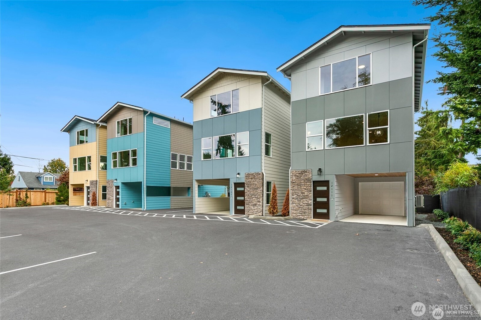 12103 East Gibson Road Everett, WA 98204 - Photo 2 of 25