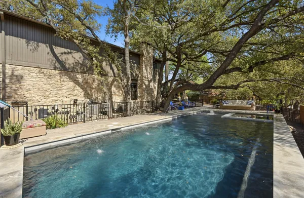 a view of a house with backyard and a tree