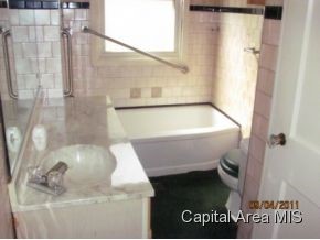 2341 East Keys Avenue Springfield, IL 62702 - Photo 8 of 14