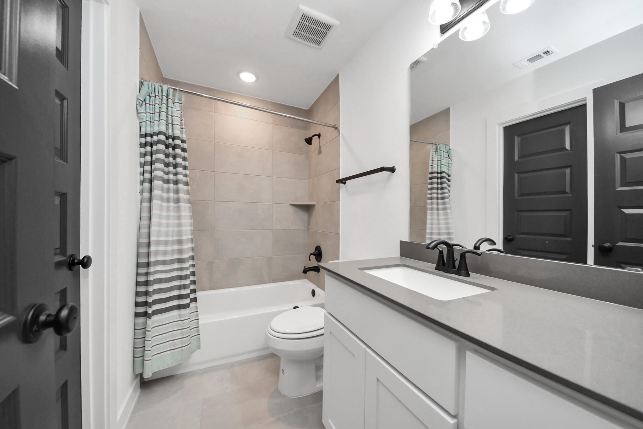 8906 Iron Forge Road Missouri City, TX 77459 - Photo 19 of 33 Ensuite bathroom