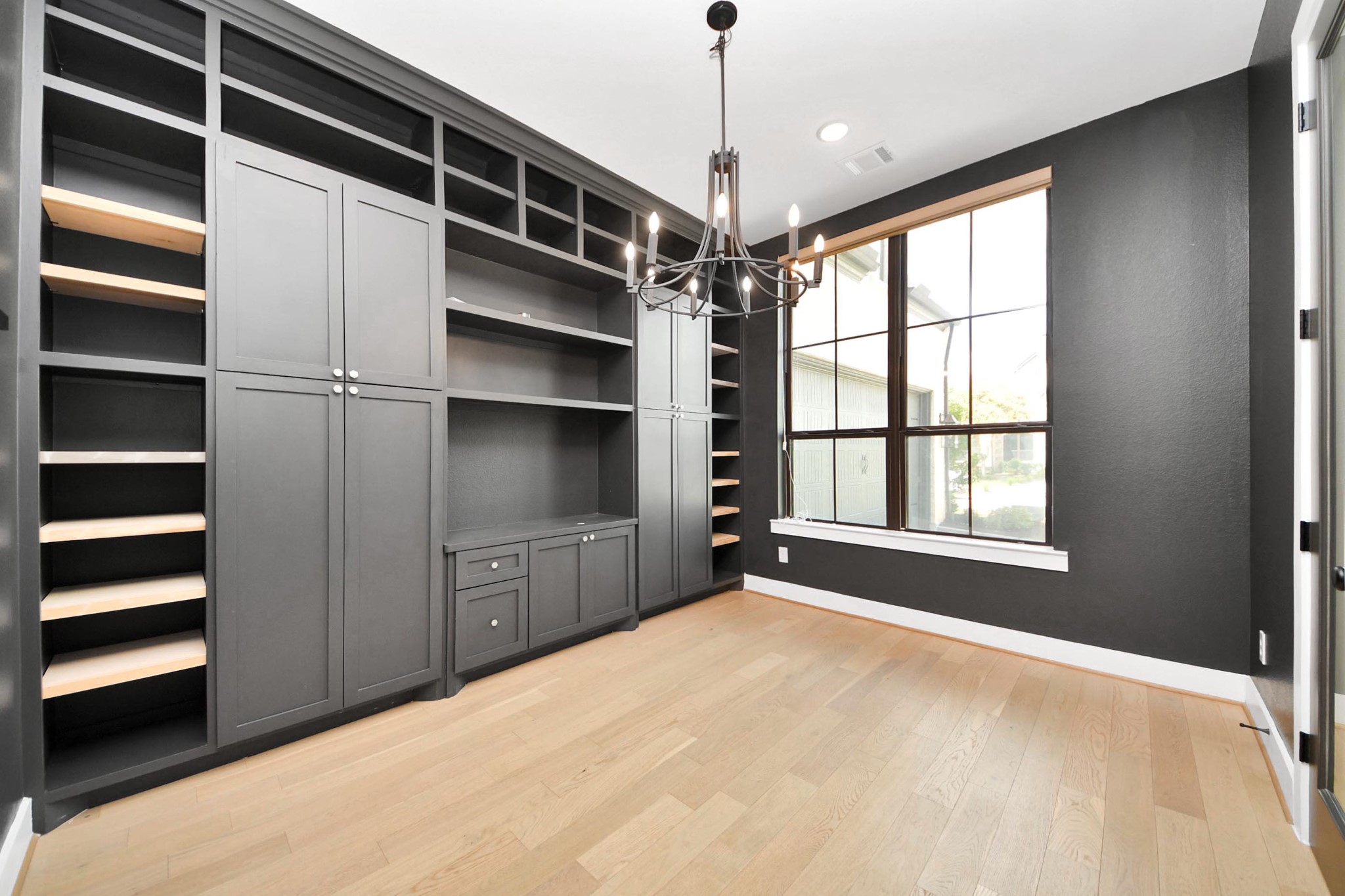 8906 Iron Forge Road Missouri City, TX 77459 - Photo 21 of 33 Built-in shelves in the study!