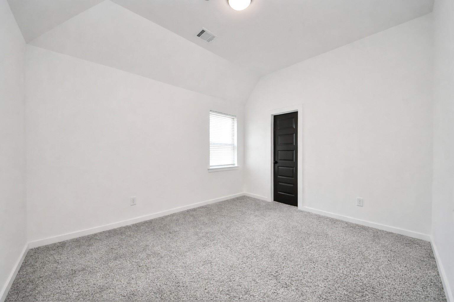 8906 Iron Forge Road Missouri City, TX 77459 - Photo 25 of 33 Upstairs are 3 bedrooms with ensuite bathrooms.