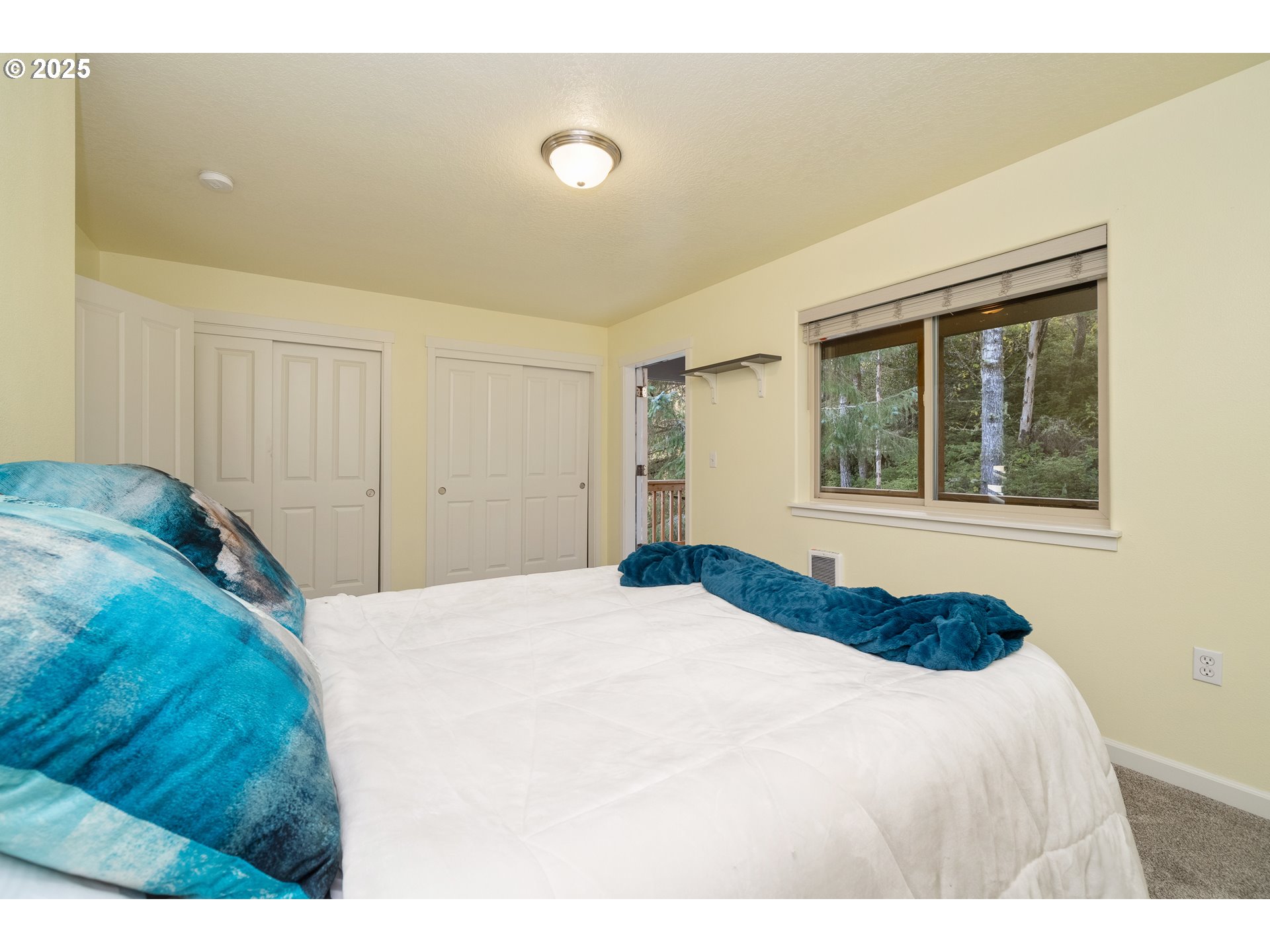 140 Breezee Way Tillamook, OR 97141 - Photo 30 of 46 a bedroom with a bed and a window
