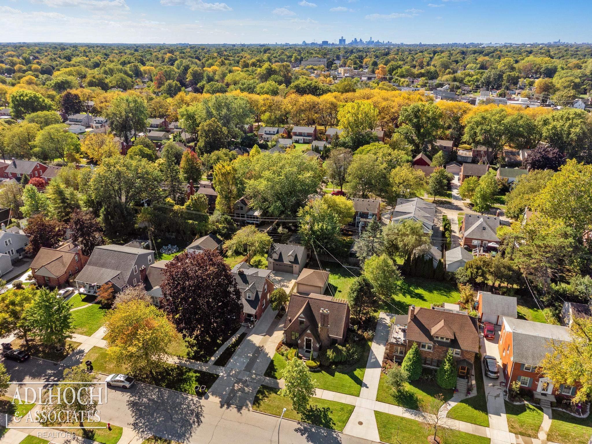 869 Rivard Boulevard Grosse Pointe, MI 48230 - Photo 24 of 25 50190961-d292fa93-ed2a-4588-9266-60d15bb7ac64.JPG
