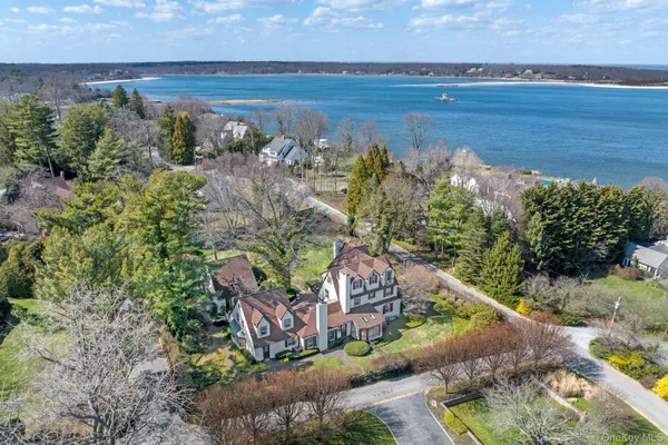 $2,100,000 | 3 Wincoma Drive, Huntington Bay, NY 11743