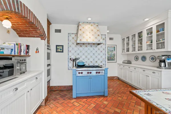 $2,100,000 | 3 Wincoma Drive, Huntington Bay, NY 11743