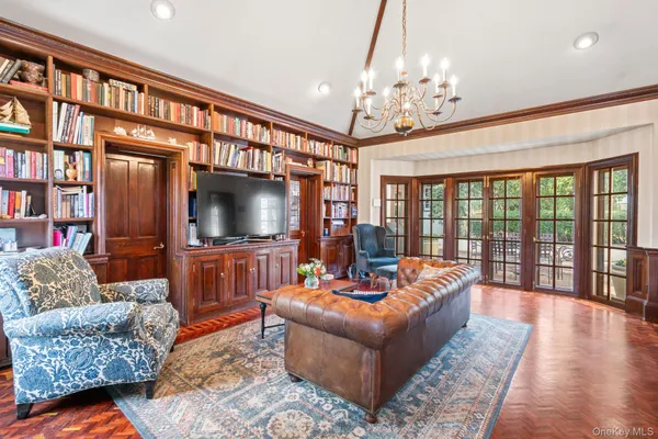 $2,100,000 | 3 Wincoma Drive, Huntington Bay, NY 11743