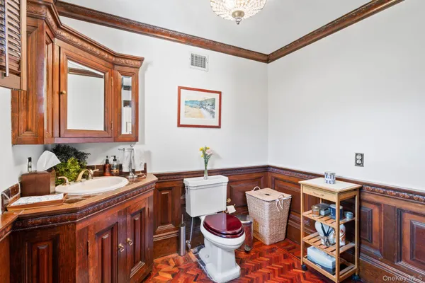 $2,100,000 | 3 Wincoma Drive, Huntington Bay, NY 11743