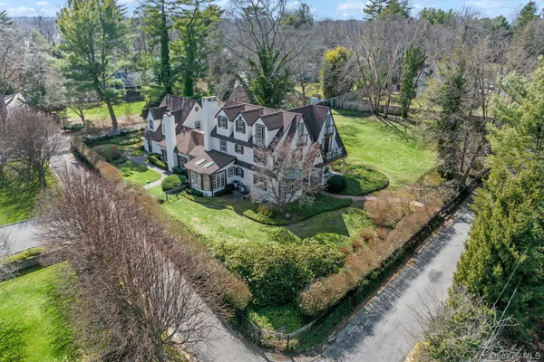 $2,100,000 | 3 Wincoma Drive, Huntington Bay, NY 11743