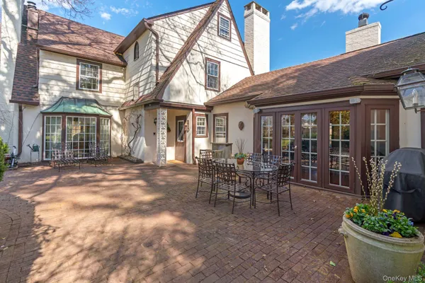 $2,100,000 | 3 Wincoma Drive, Huntington Bay, NY 11743