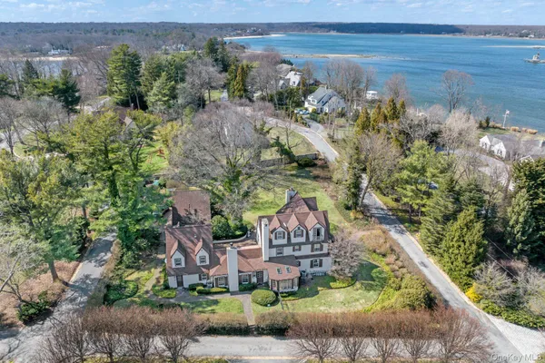 $2,100,000 | 3 Wincoma Drive, Huntington Bay, NY 11743