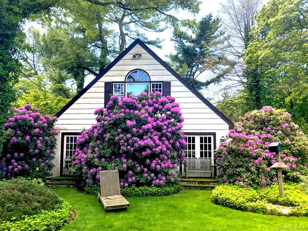 $2,100,000 | 3 Wincoma Drive, Huntington Bay, NY 11743