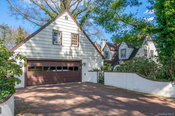 $2,100,000 | 3 Wincoma Drive, Huntington Bay, NY 11743