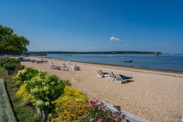 $2,100,000 | 3 Wincoma Drive, Huntington Bay, NY 11743