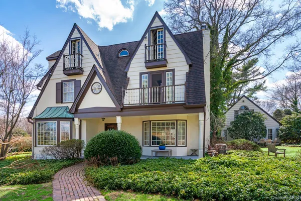 $2,100,000 | 3 Wincoma Drive, Huntington Bay, NY 11743