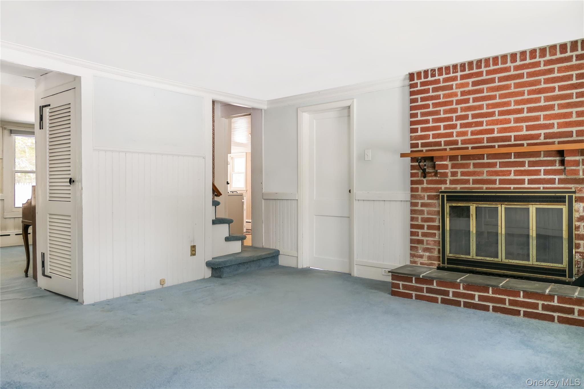 360 South Country Road Brookhaven, NY 11719 - Photo 14 of 41