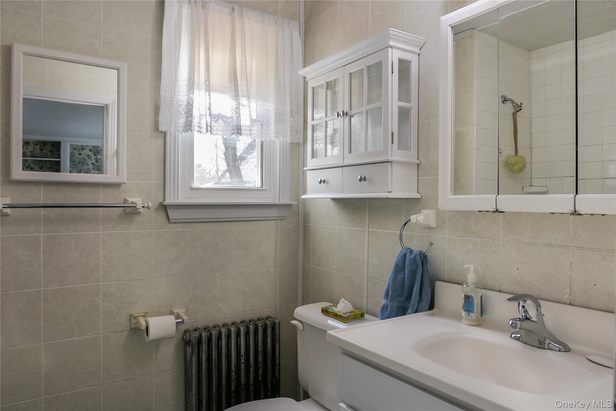 360 South Country Road Brookhaven, NY 11719 - Photo 15 of 41