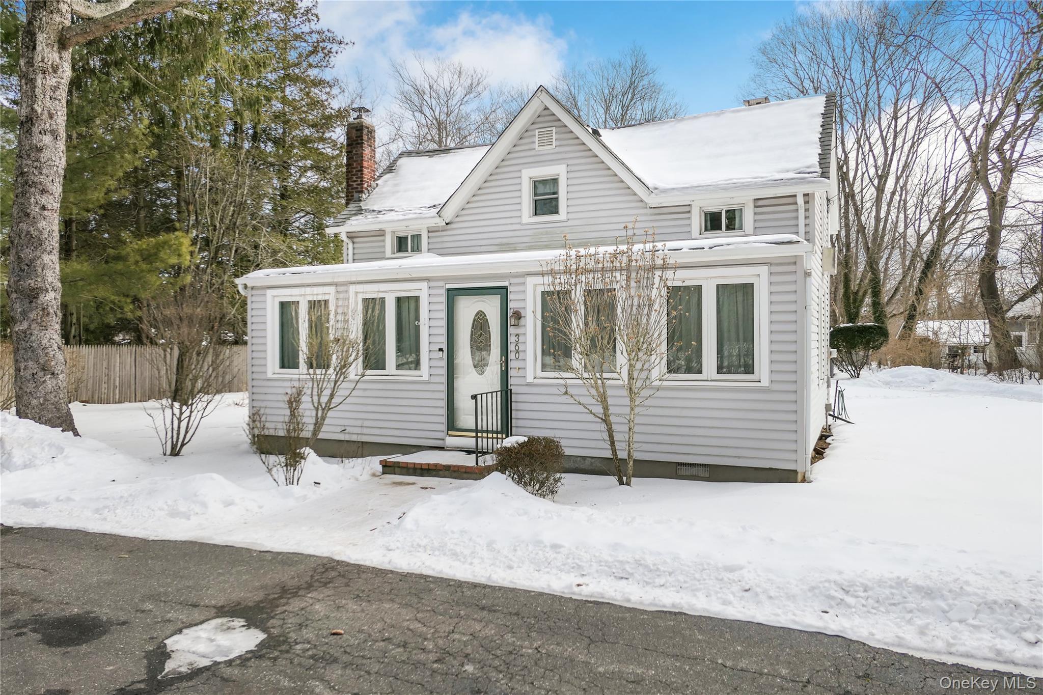 360 South Country Road Brookhaven, NY 11719 - Photo 2 of 41