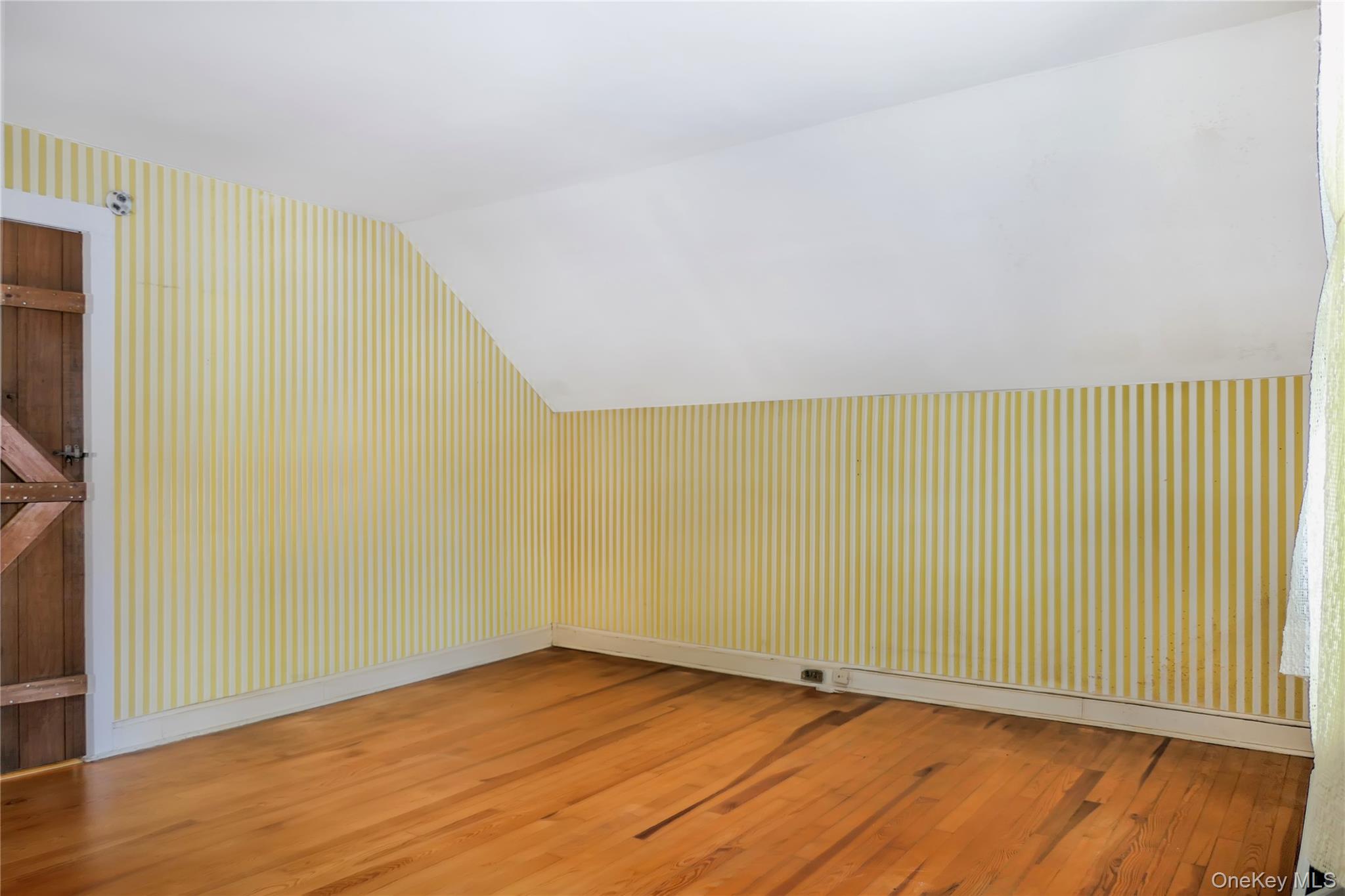 360 South Country Road Brookhaven, NY 11719 - Photo 23 of 41