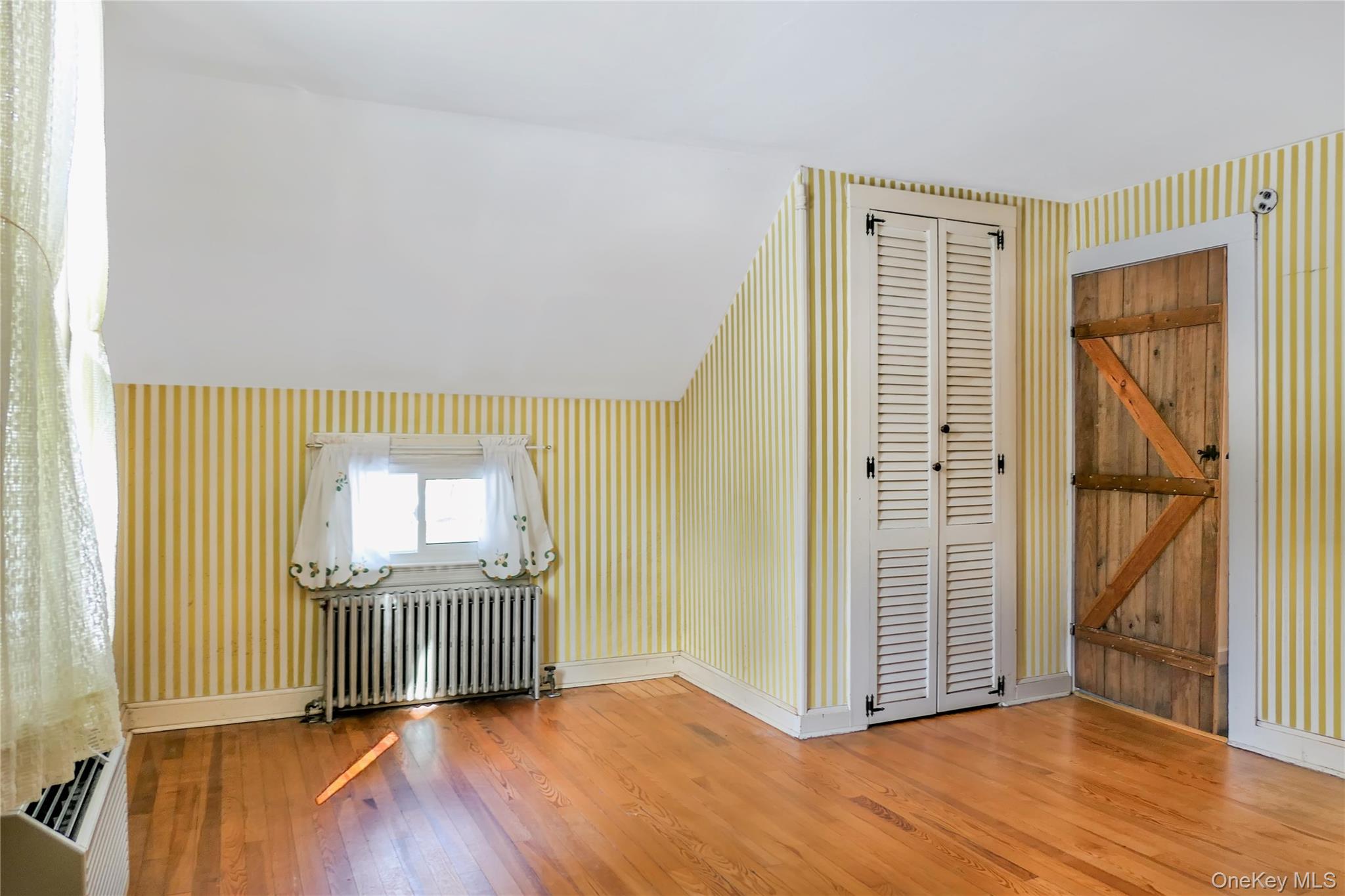 360 South Country Road Brookhaven, NY 11719 - Photo 25 of 41