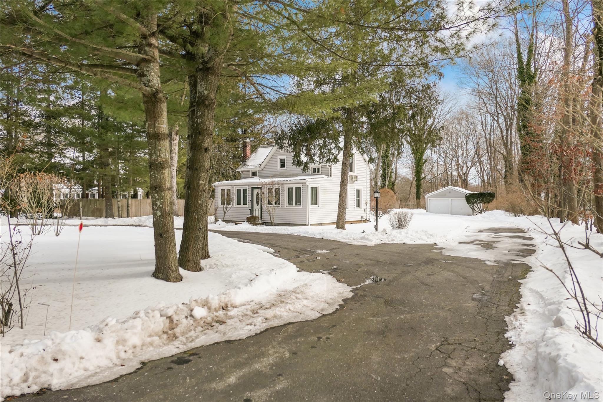 360 South Country Road Brookhaven, NY 11719 - Photo 3 of 41