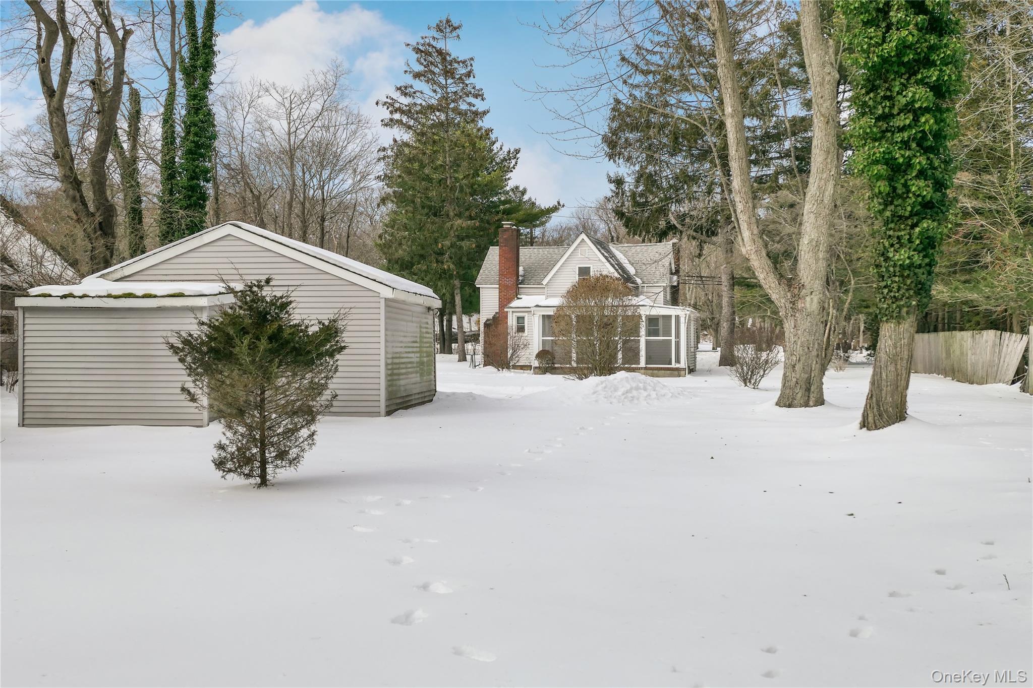 360 South Country Road Brookhaven, NY 11719 - Photo 35 of 41