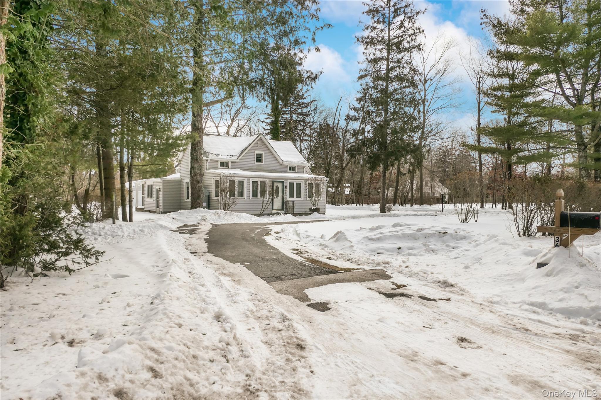 360 South Country Road Brookhaven, NY 11719 - Photo 4 of 41