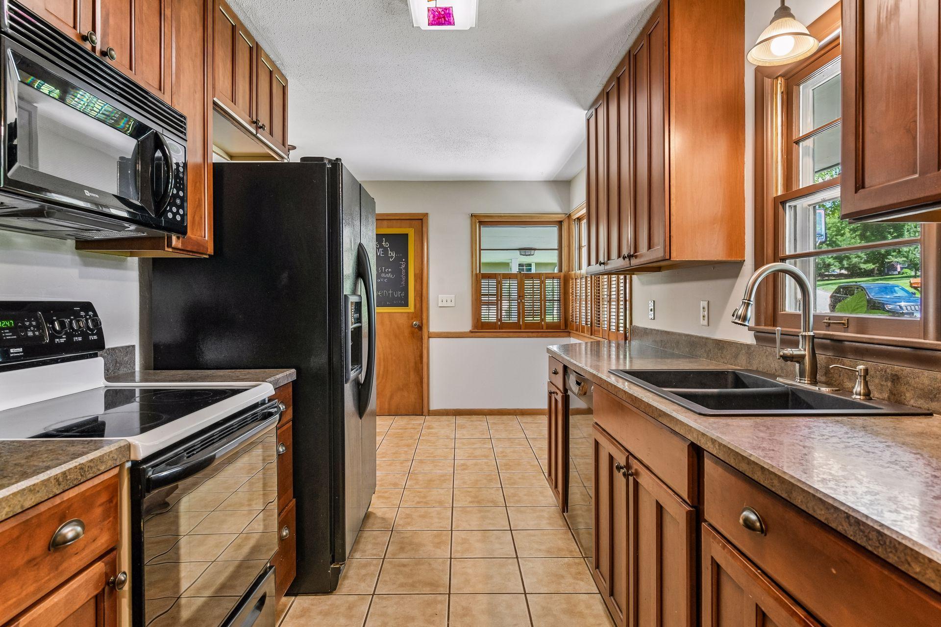 5536 Holiday Road Minnetonka, MN 55345 - Photo 16 of 35