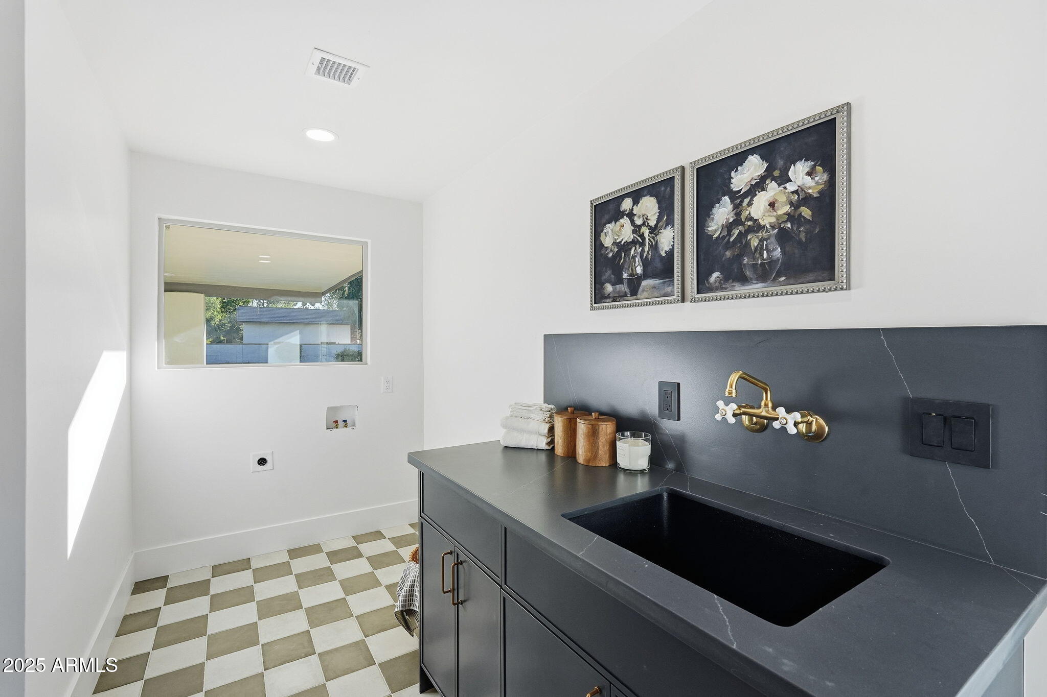 2173 East La Vieve Lane Tempe, AZ 85284 - Photo 48 of 98 Main Floor Laudry Room