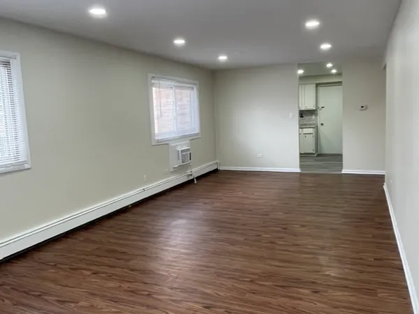 $157,900 | 212 Collen Drive, Unit 209, Lombard, IL 60148