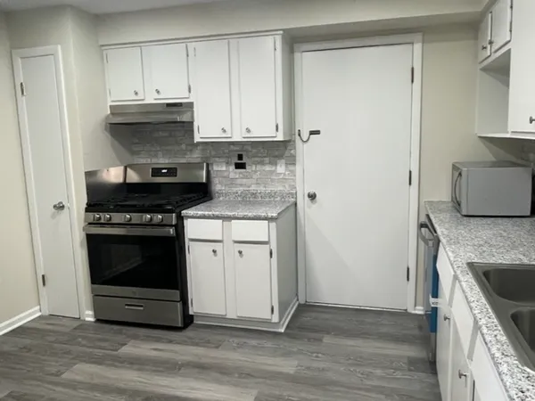 $157,900 | 212 Collen Drive, Unit 209, Lombard, IL 60148
